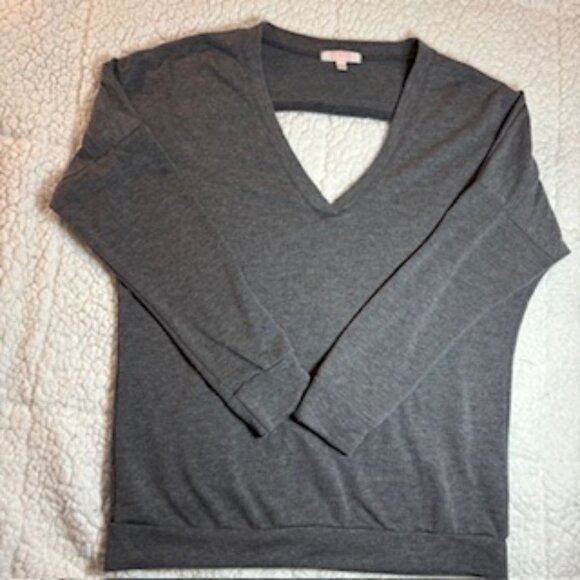 CXO Sweaters - CXO Woman's size small grey V-neck sweater with back cutout